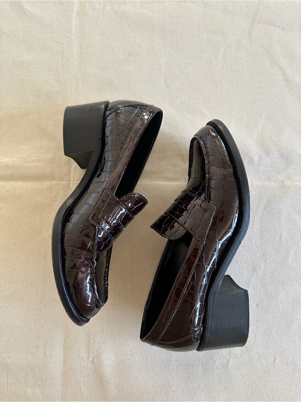 Bass Women’s Croc-Embossed Patent Loafers in Dark Burgundy - Picture 3 of 10